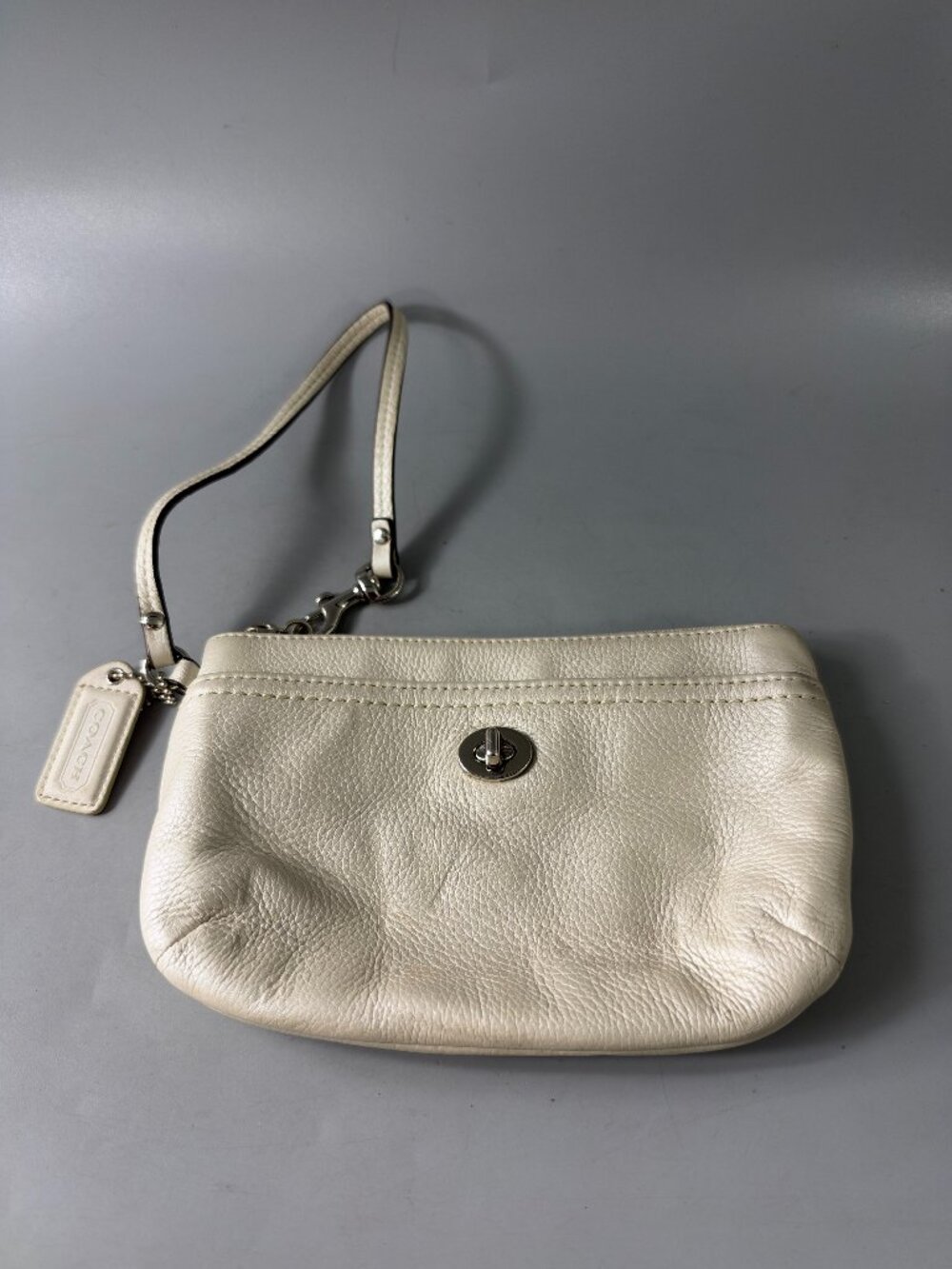 Authentic Coach Pear White Leather Wristlet